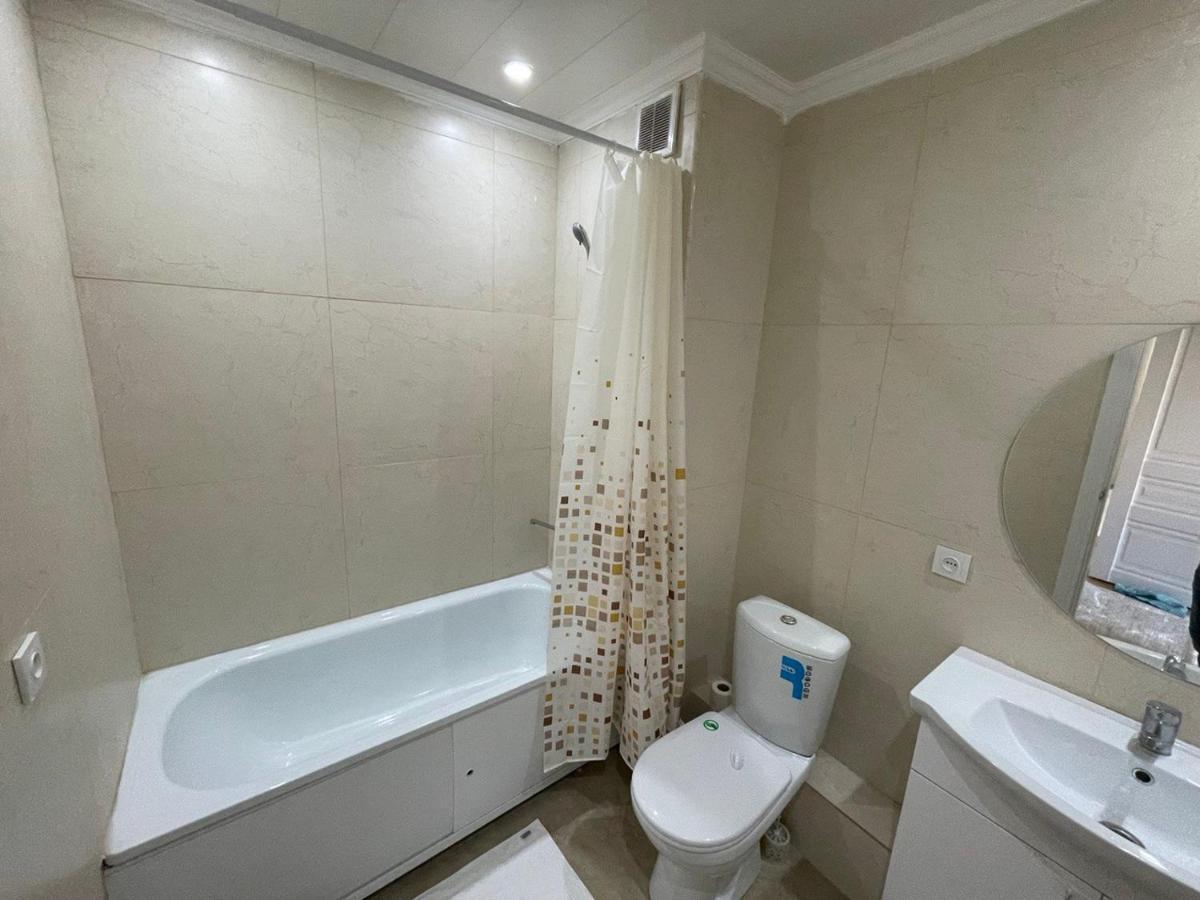Apartment In Alma-Ata Buitenkant foto