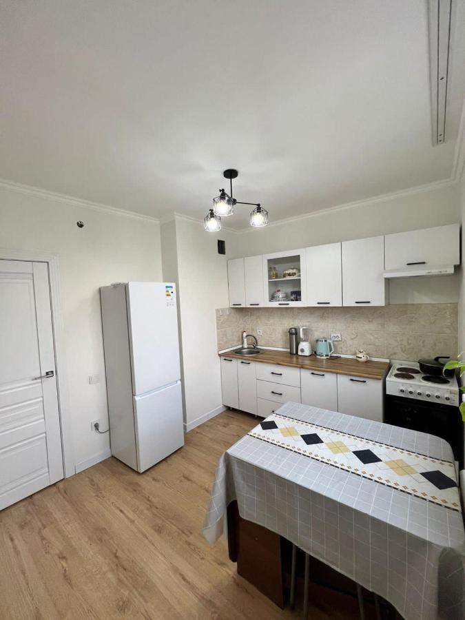 Apartment In Alma-Ata Buitenkant foto