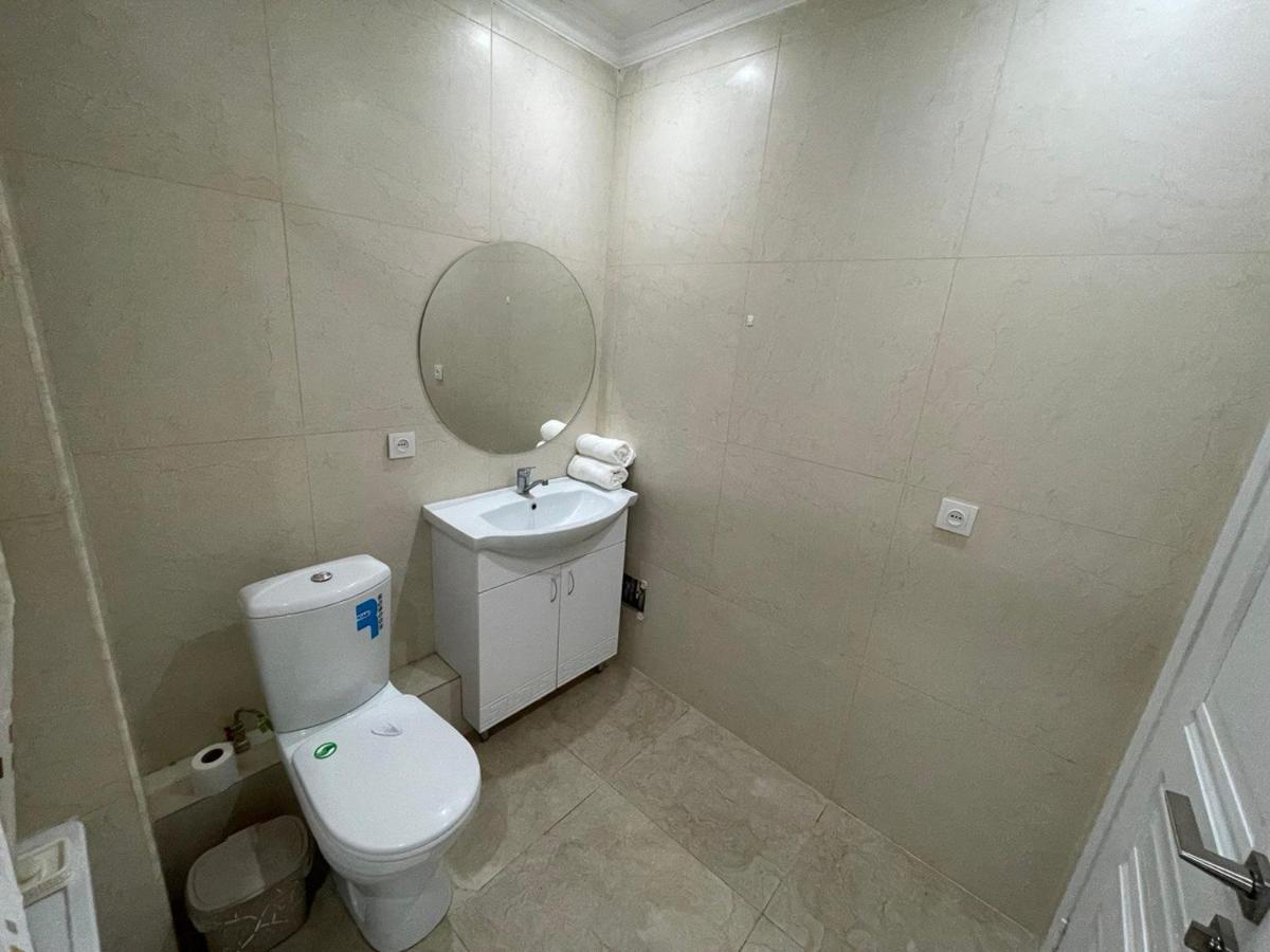 Apartment In Alma-Ata Buitenkant foto