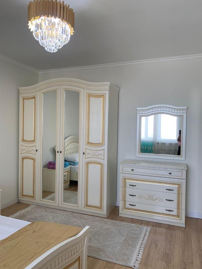 Apartment In Alma-Ata Buitenkant foto