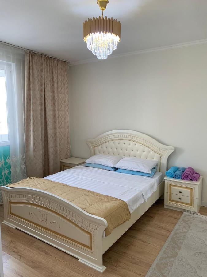 Apartment In Alma-Ata Buitenkant foto